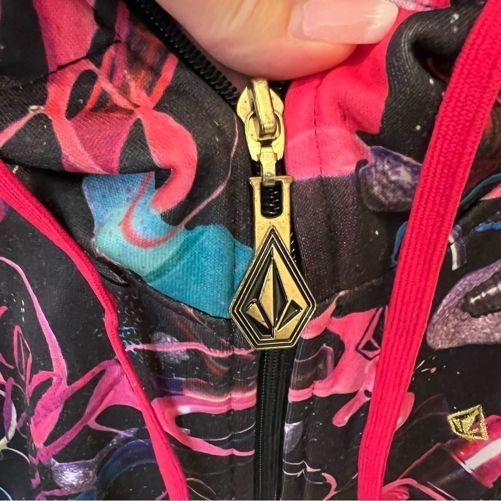 Volcom × B4BC Lipstick Nail Polish Hoodie
Jacket Womens, multicolor,size Small - Picture 11 of 16